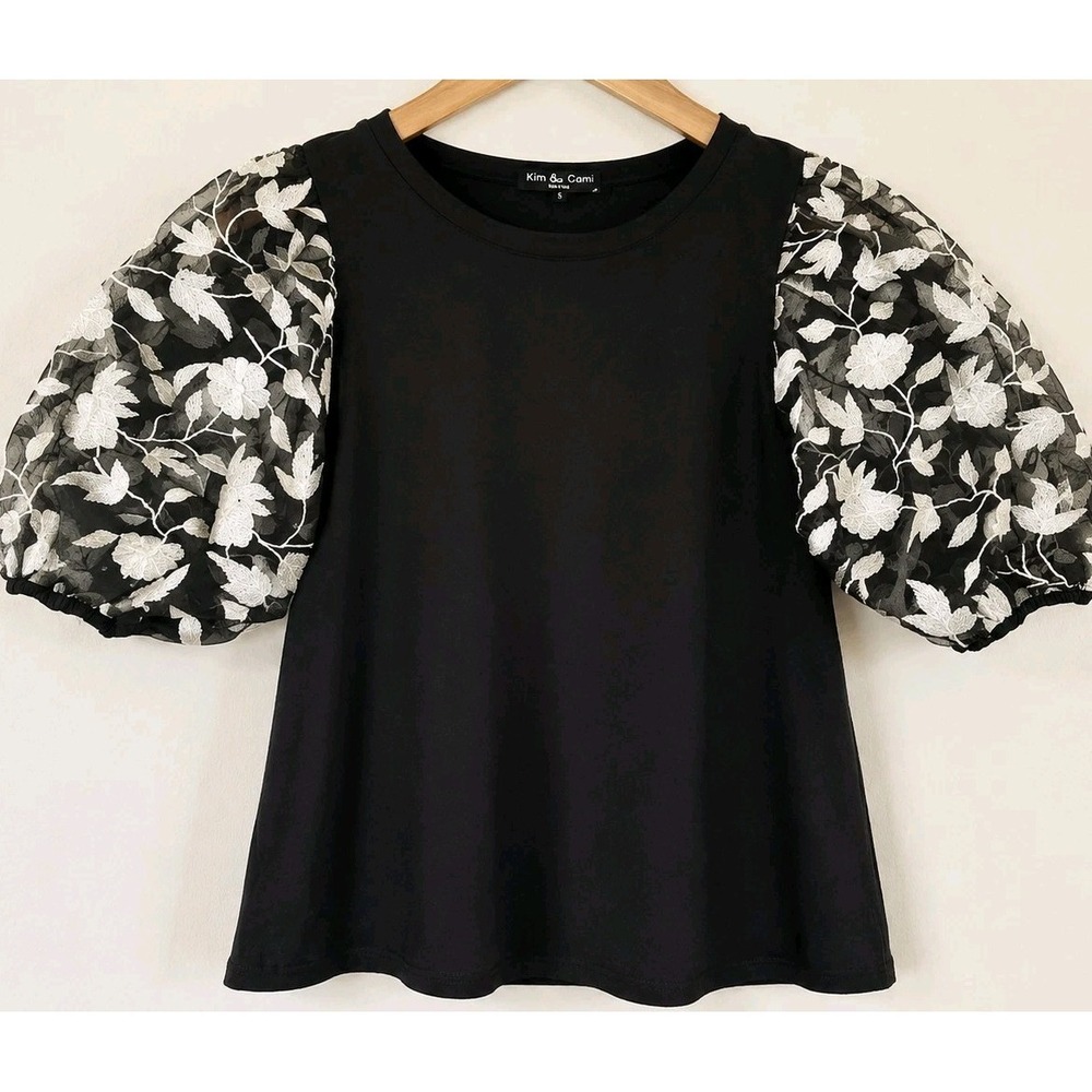 Boutique Top Women Medium Sheer Puff Sleeve Floral Embroidered Knit Romantic